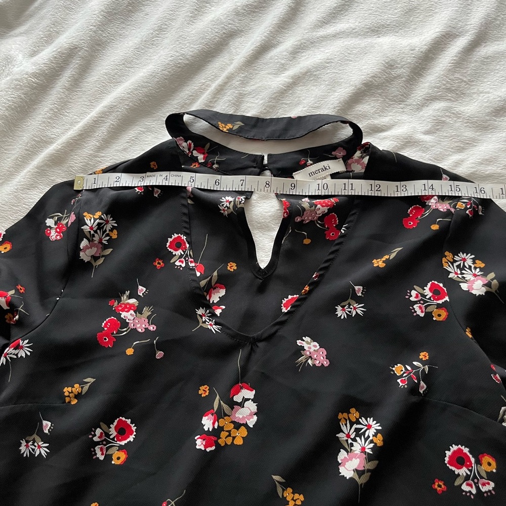 Meraki floral v neck woman’s blouse with choker. 3/4 length bell sleeves size L - Picture 8 of 11